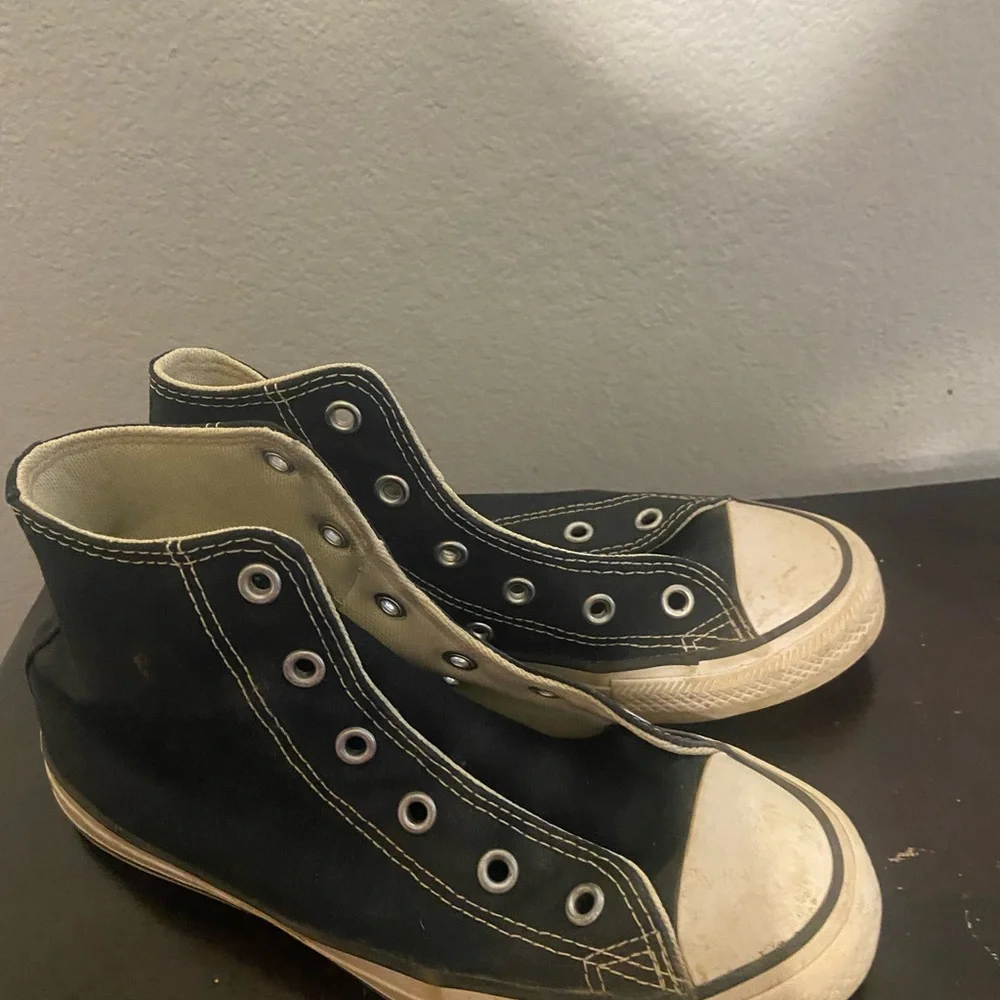 Boys Black High-Top Sneakers converse size 1.5